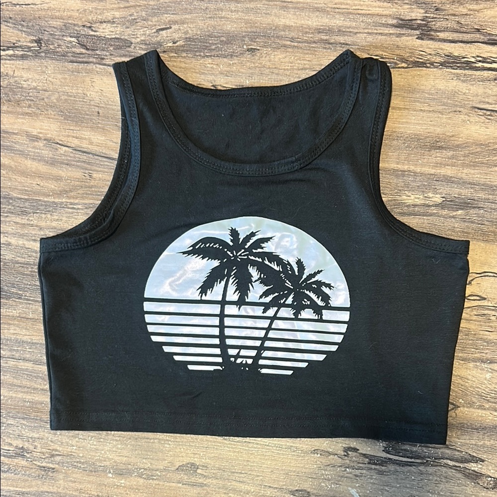 🧡4/$20🧡Black Palm Tree Graphic Crop Top
